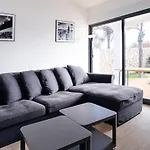 Oura V2 Flores Villa